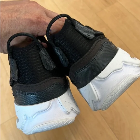 NIKE Men's React Live Running Shoe - Picture 8 of 16